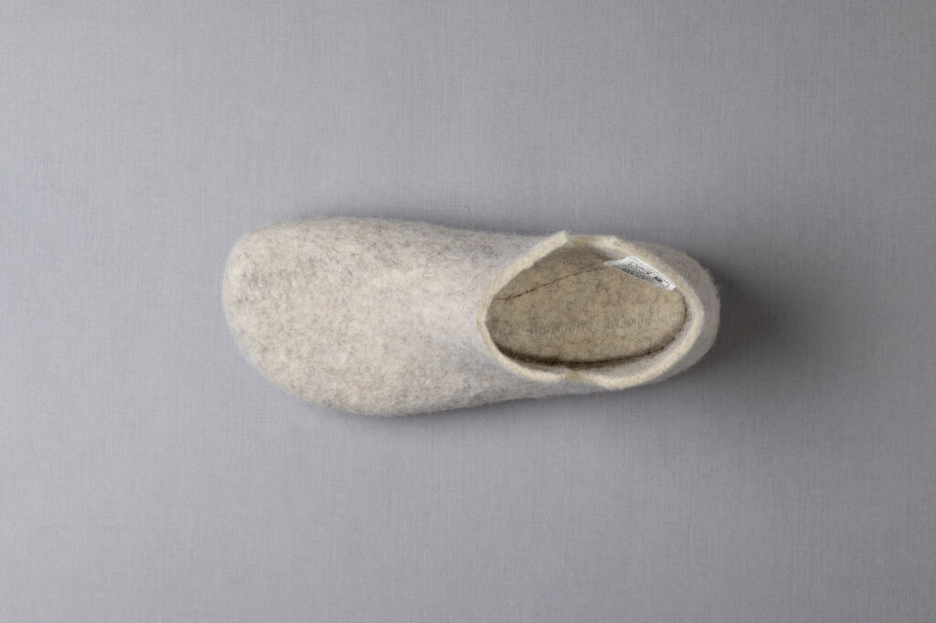 Lahtiset slippers 2025