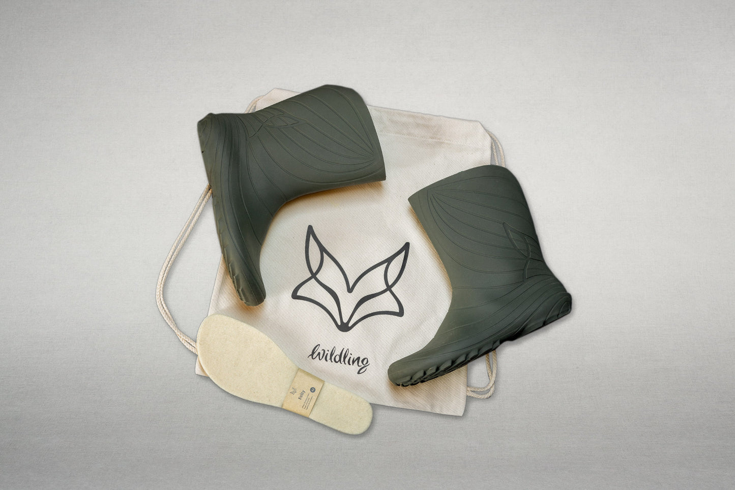 Wild and Cozy Ranidae green