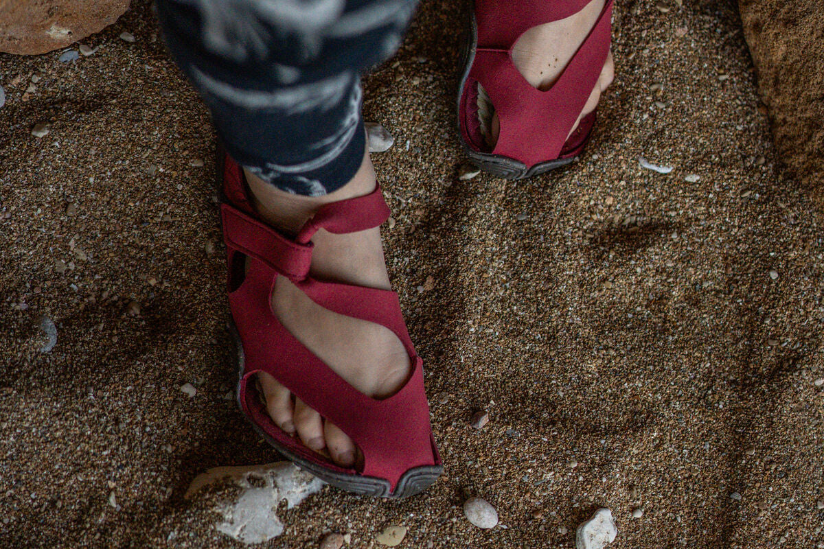 wildling-shoes-feder fuchsia-kids-05.jpg