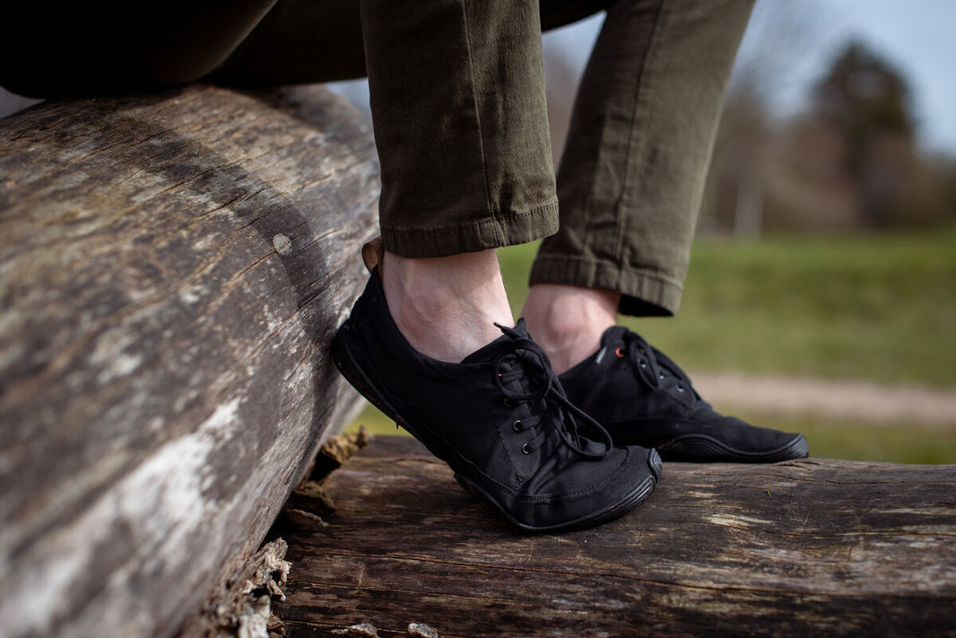 wildling-shoes-tanuki-yoru-adults-01a.jpg